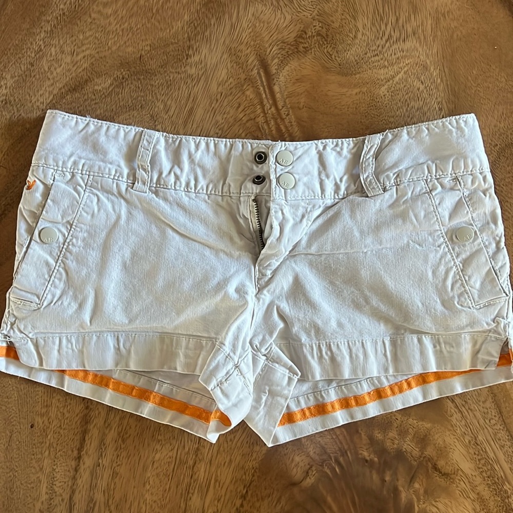 American Eagle outfitters khaki shorts. Size 2.